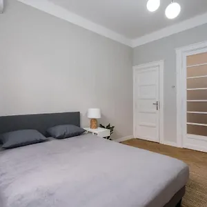  Apartment Exquisite Art Deco 2br Prime Location